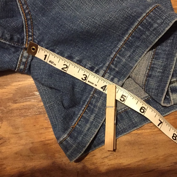 Levi’s denim Jean shorts - Picture 4 of 4